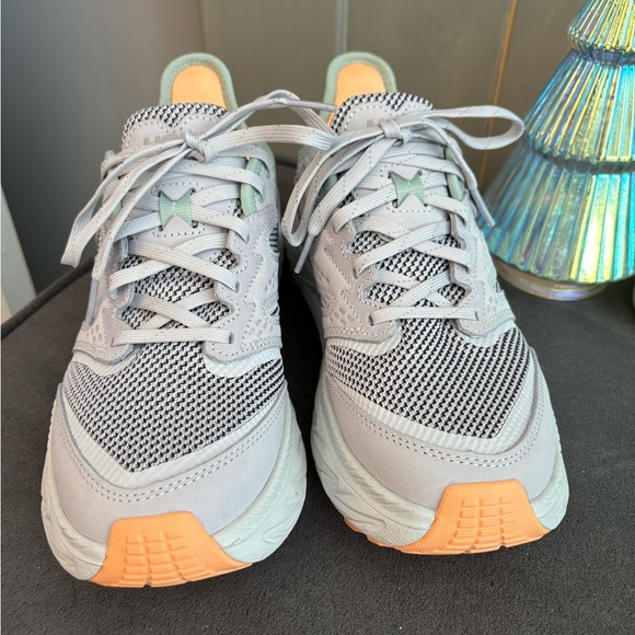 Woman’s HOKA’S Anacapa 2 Freedom size 7.5  Gray and Peach Walking Sneakers - Picture 3 of 10